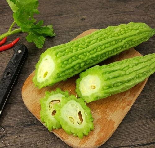 中山路吃瓜,夏日吃瓜盛宴，品味街头美食风情